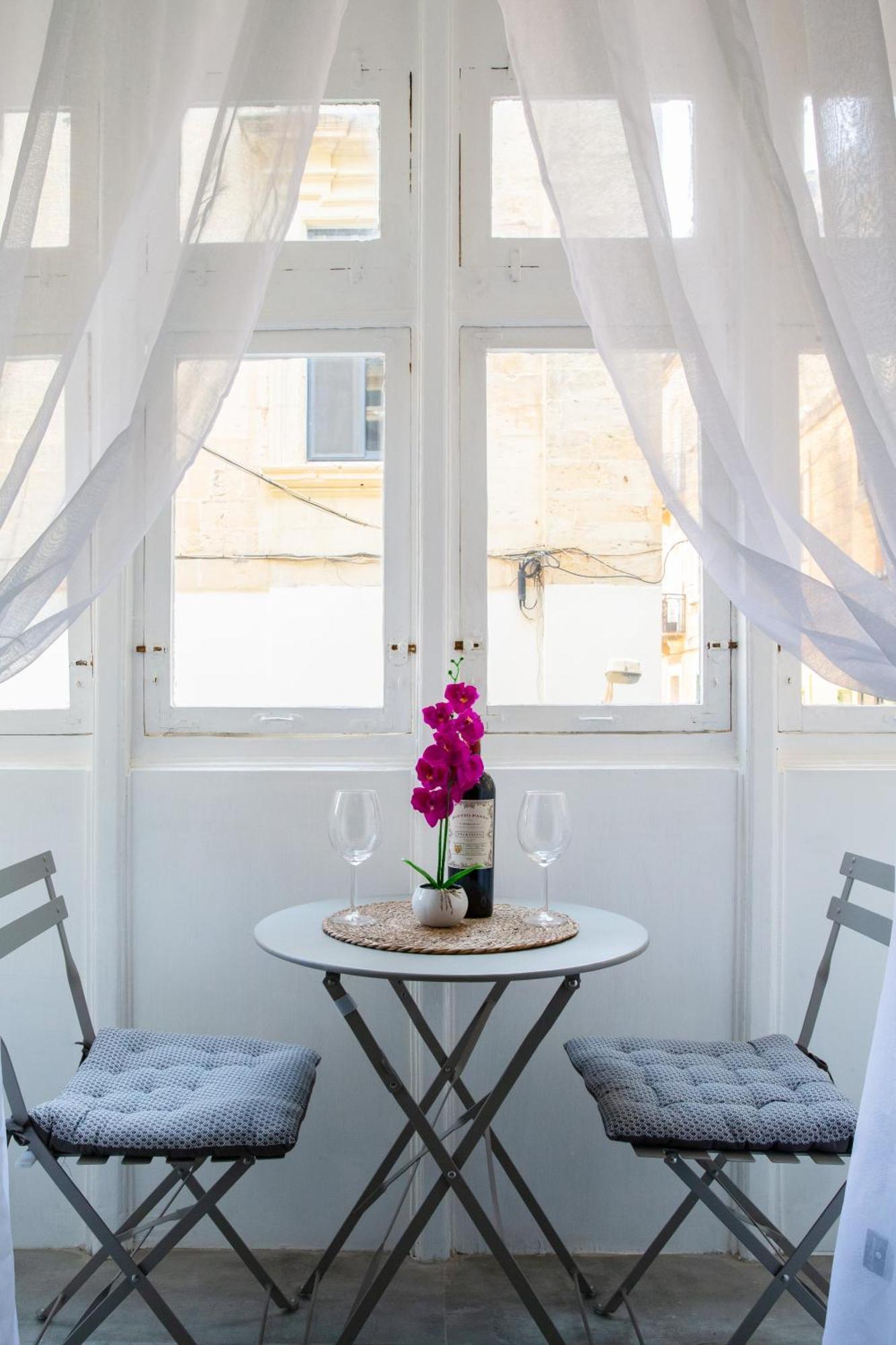 Valletta Waterfront 2 Beds Flat By Arcobnb Floriana Exterior foto